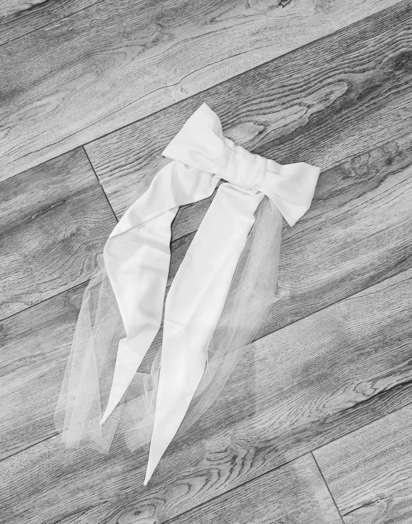 SALE - Lorena Party Bow Veil - Detachable tulle tails