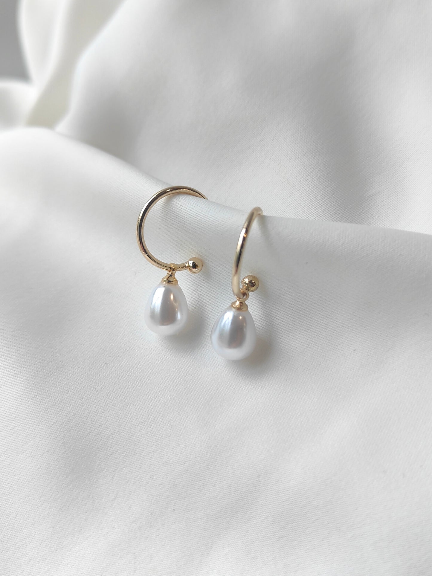 PENNY - Pearl Hoop Earrings