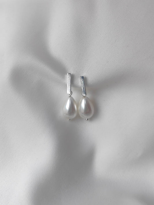 PEROLA - Silver & Pearl Drop Bridal Earrings