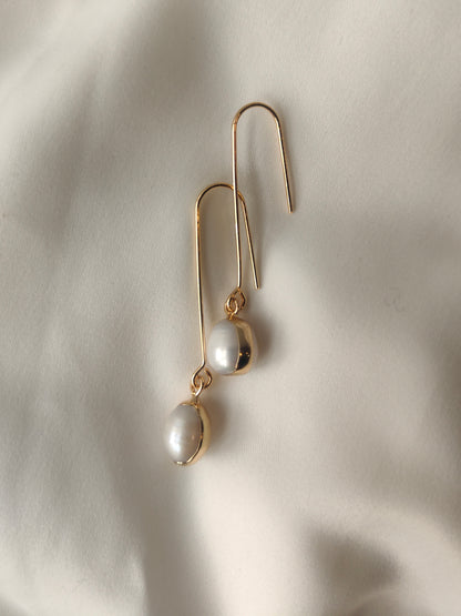 ANDI - Statement Pearl Earrings