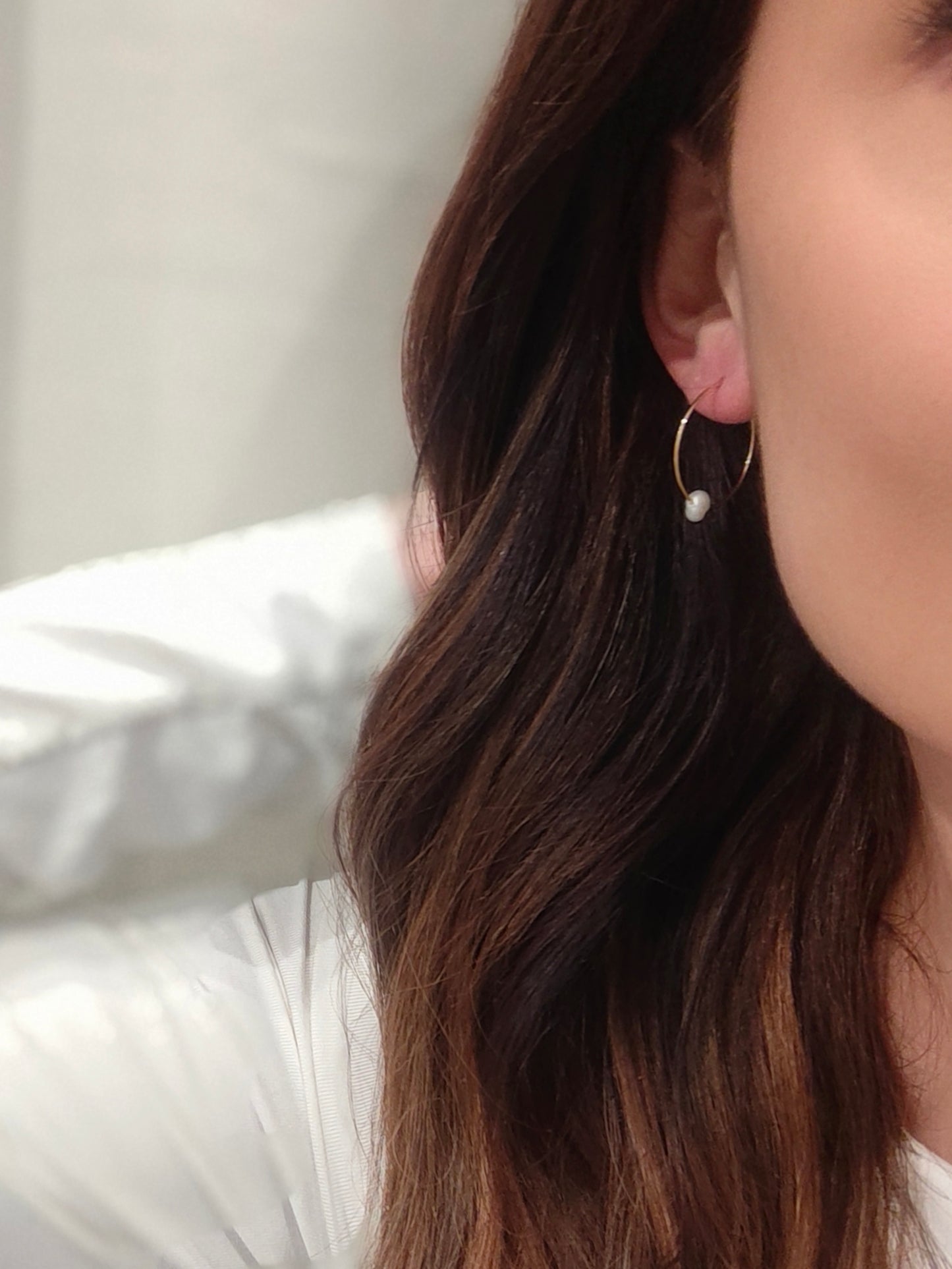 AUBREY- Minimalist Gold & Pearl Hoop Earrings