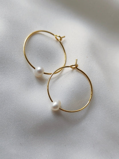 AUBREY- Minimalist Gold & Pearl Hoop Earrings