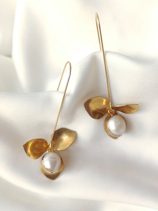 CHARLOTTE - Statement Gold & Pearl Bridal Earrings