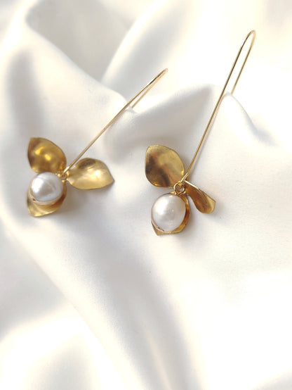 CHARLOTTE - Statement Gold & Pearl Bridal Earrings